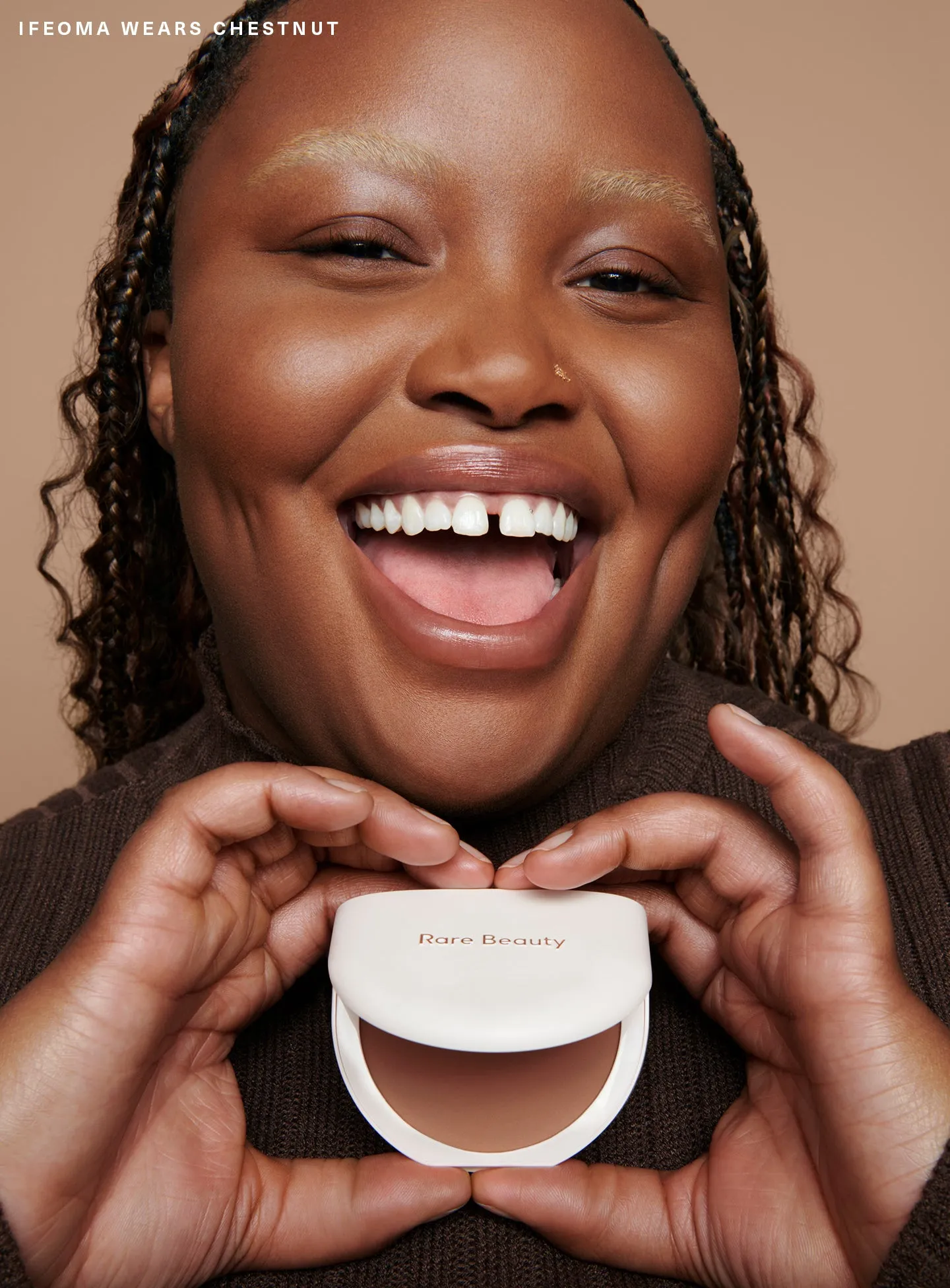 CAMPAIGN-IFEOMA-TRUE-TO-MYSELF-TINTED-PRESSED-FINISHING-POWDER-CHESTNUT-01.webp