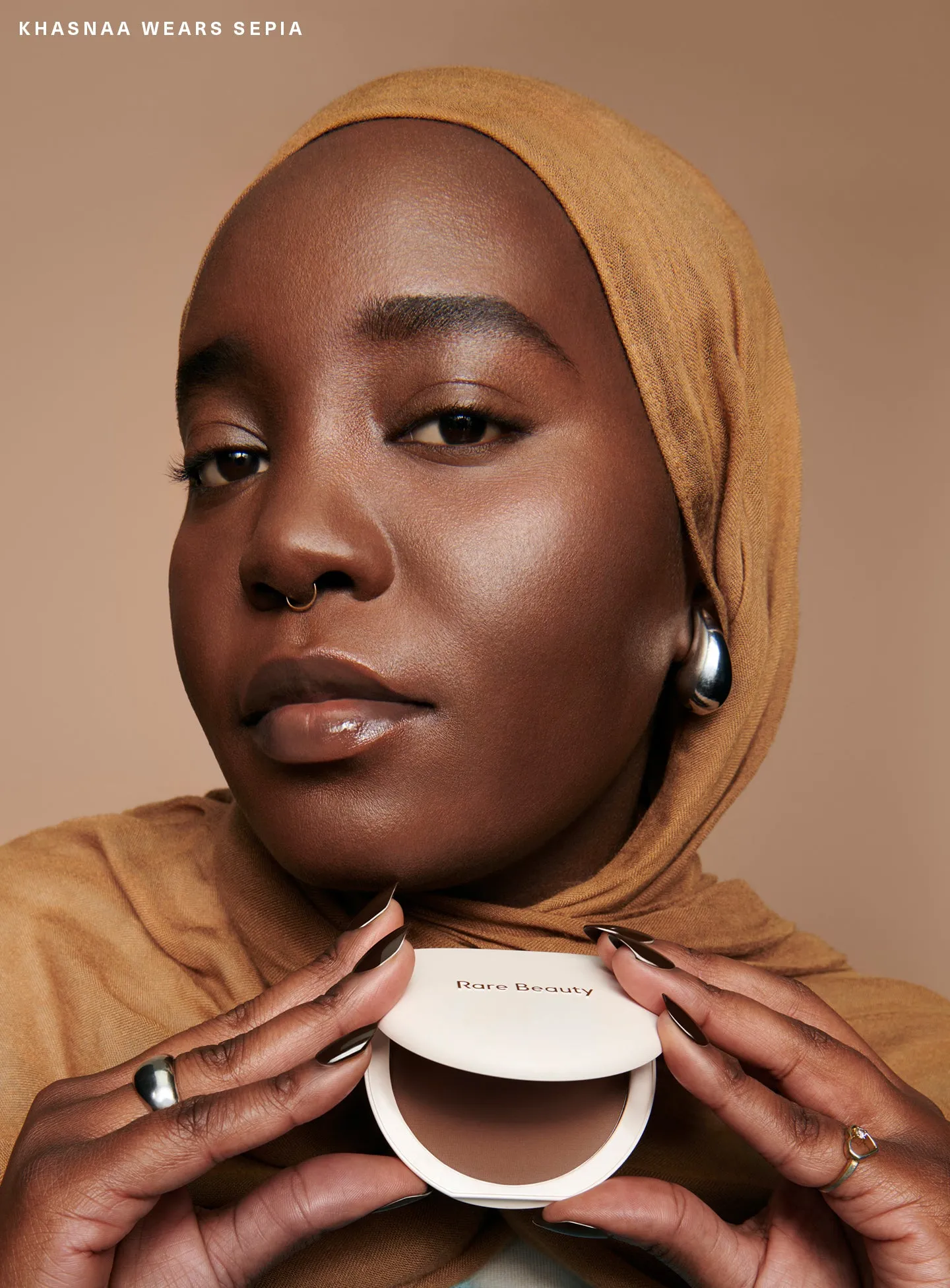 CAMPAIGN-KHASNAA-TRUE-TO-MYSELF-TINTED-PRESSED-FINISHING-POWDER-SEPIA-02.webp