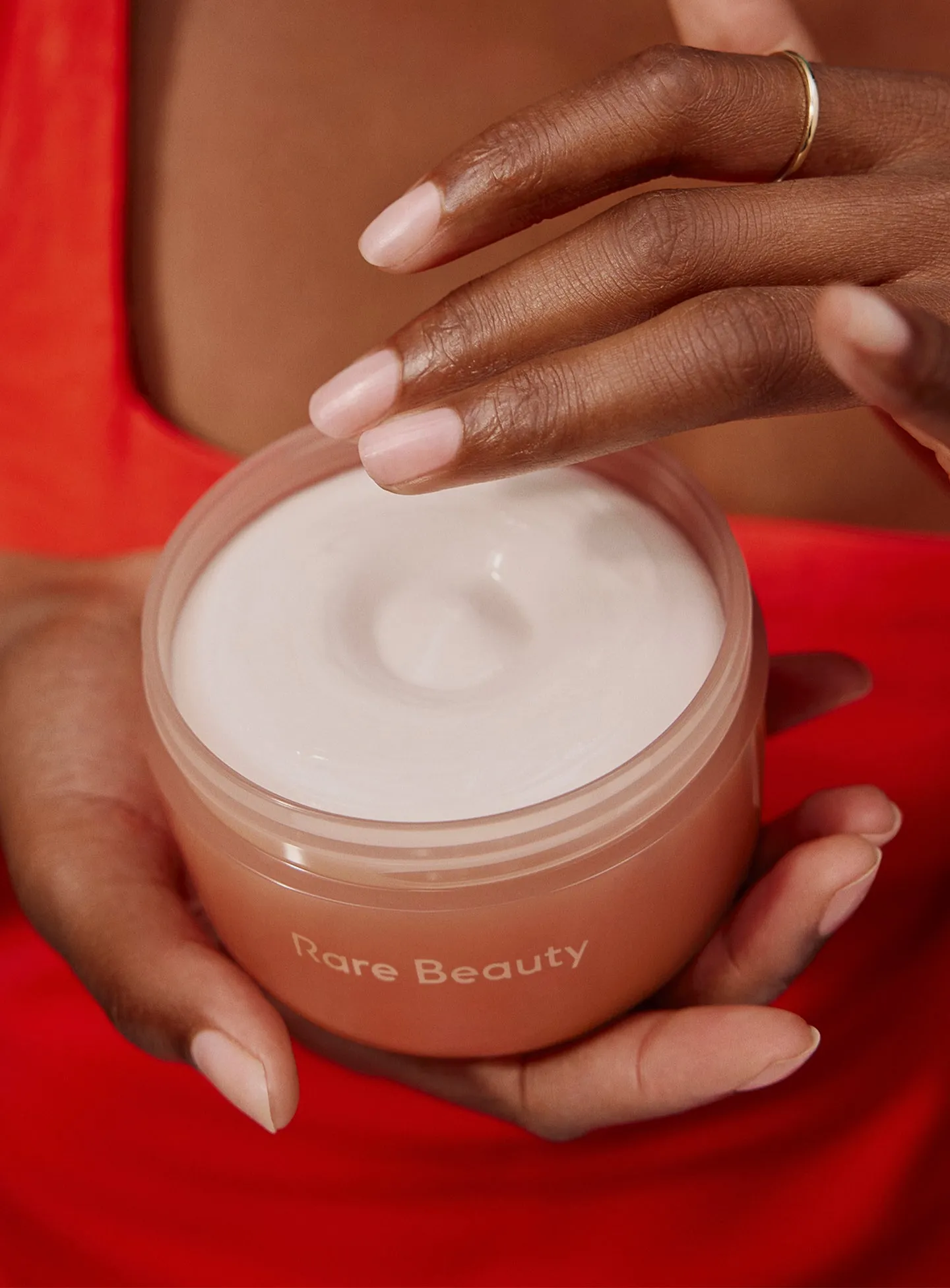 CAMPAIGN-MODEL-AWAKEN-CONFIDENCE-BODY-CREAM-V2-1.webp