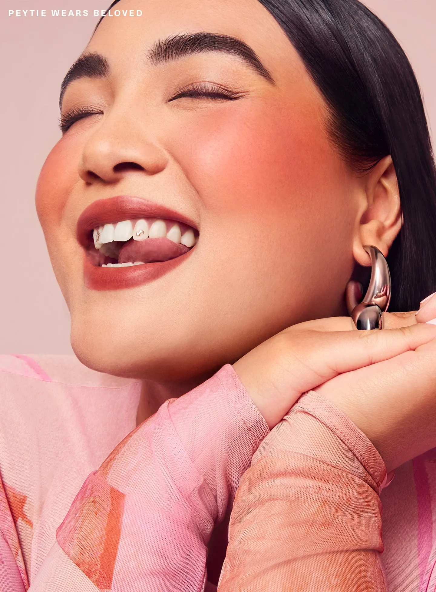 CAMPAIGN-ON-FIGURE-MINI-BLUSH-LUMINIZE-TRIO-BELOVED-01.webp