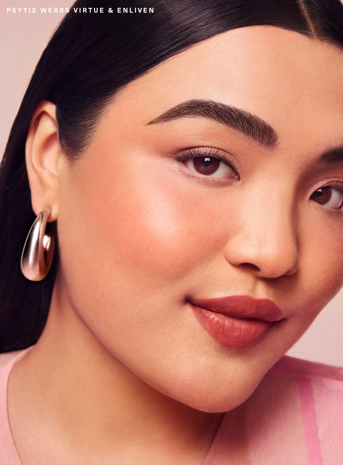 CAMPAIGN-ON-FIGURE-MINI-BLUSH-LUMINIZE-TRIO-VIRTUE-ENLIVEN-01.webp