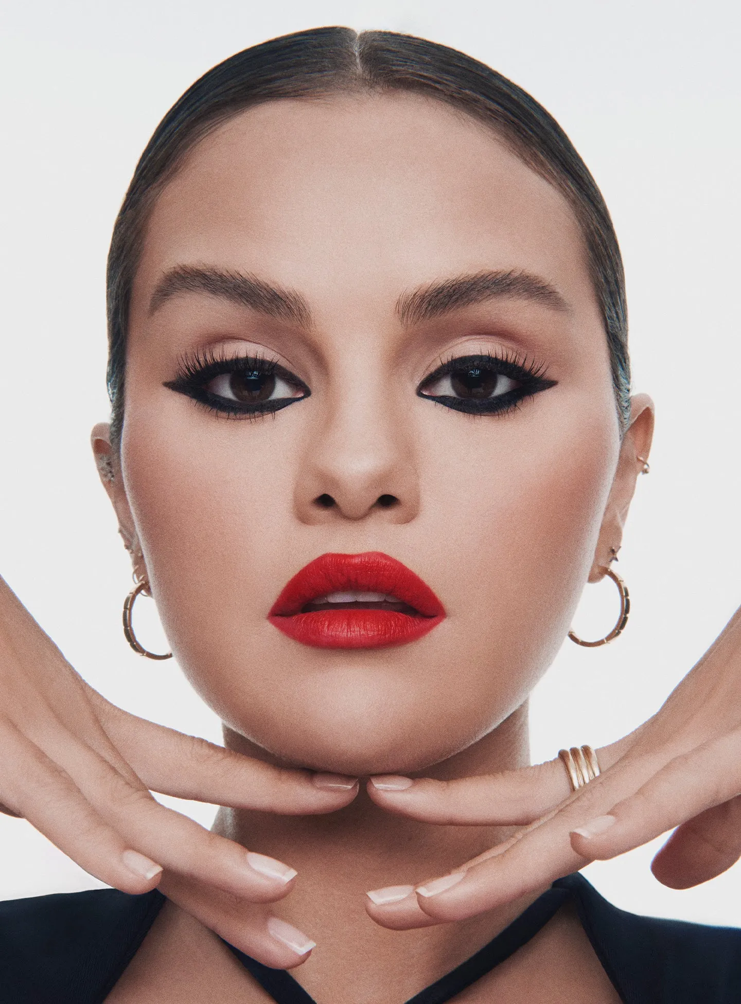 CAMPAIGN-SELENA-KW-MATTE-LIP-LINER-LIPSTICK-DEVOTED-01.webp