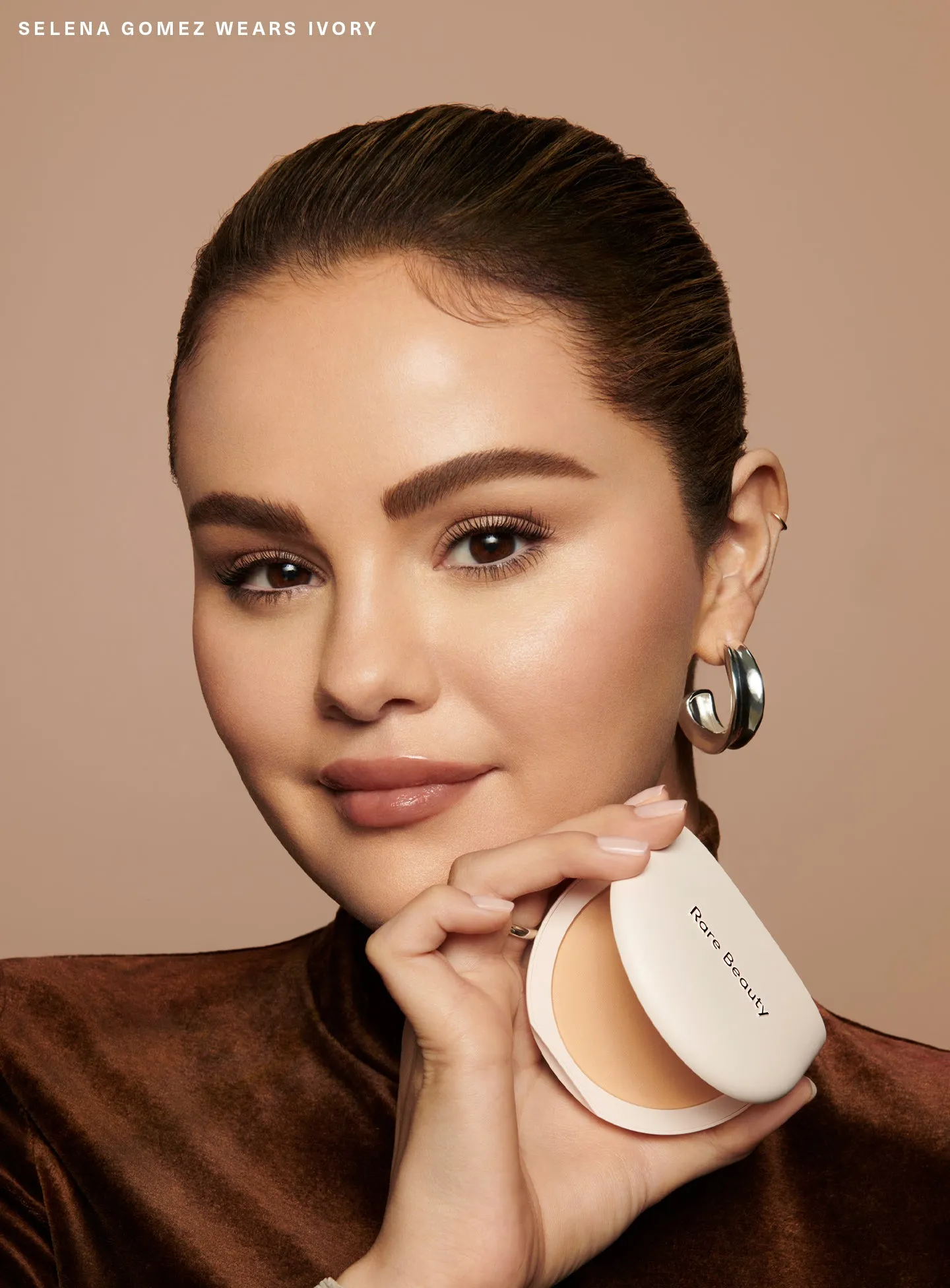 CAMPAIGN-SELENA-TRUE-TO-MYSELF-TINTED-PRESSED-FINISHING-POWDER-IVORY-01.webp