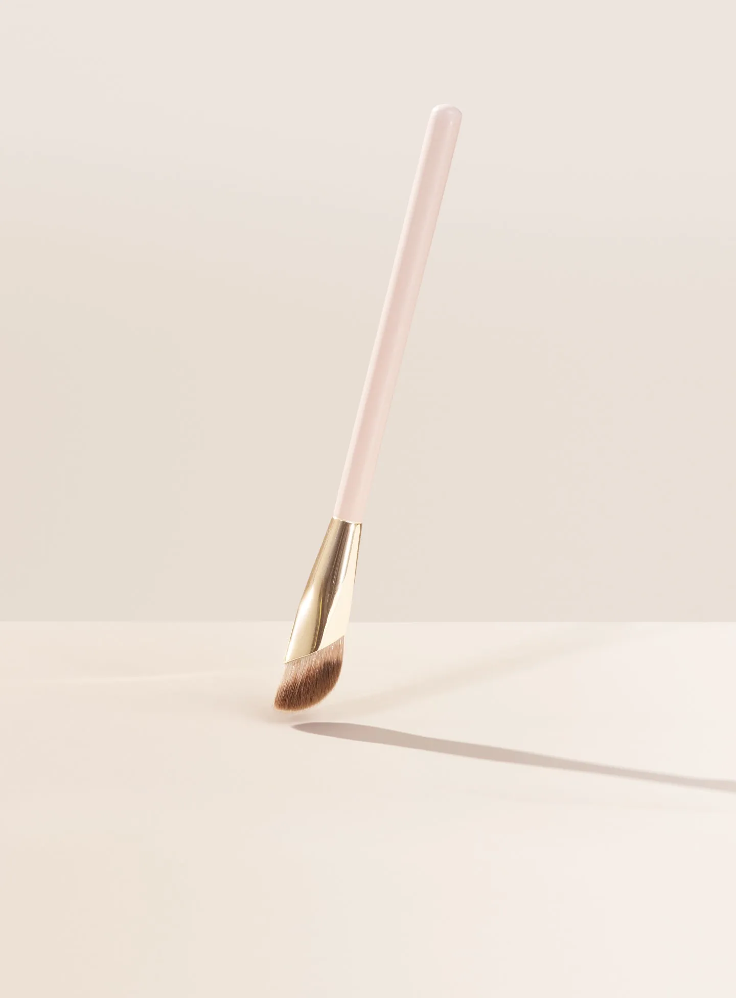 CONCEALER-BRUSH-SKU-1_ed7341ff-1a87-45fc-b6e2-1e2ffb08a96f.webp