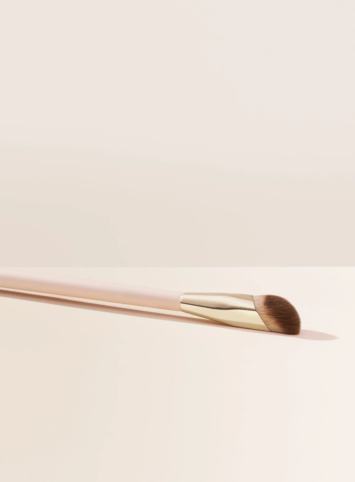 CONCEALER-BRUSH-SKU-2_61026cb1-95b7-4252-9e1b-ecae63f8e0ad.webp