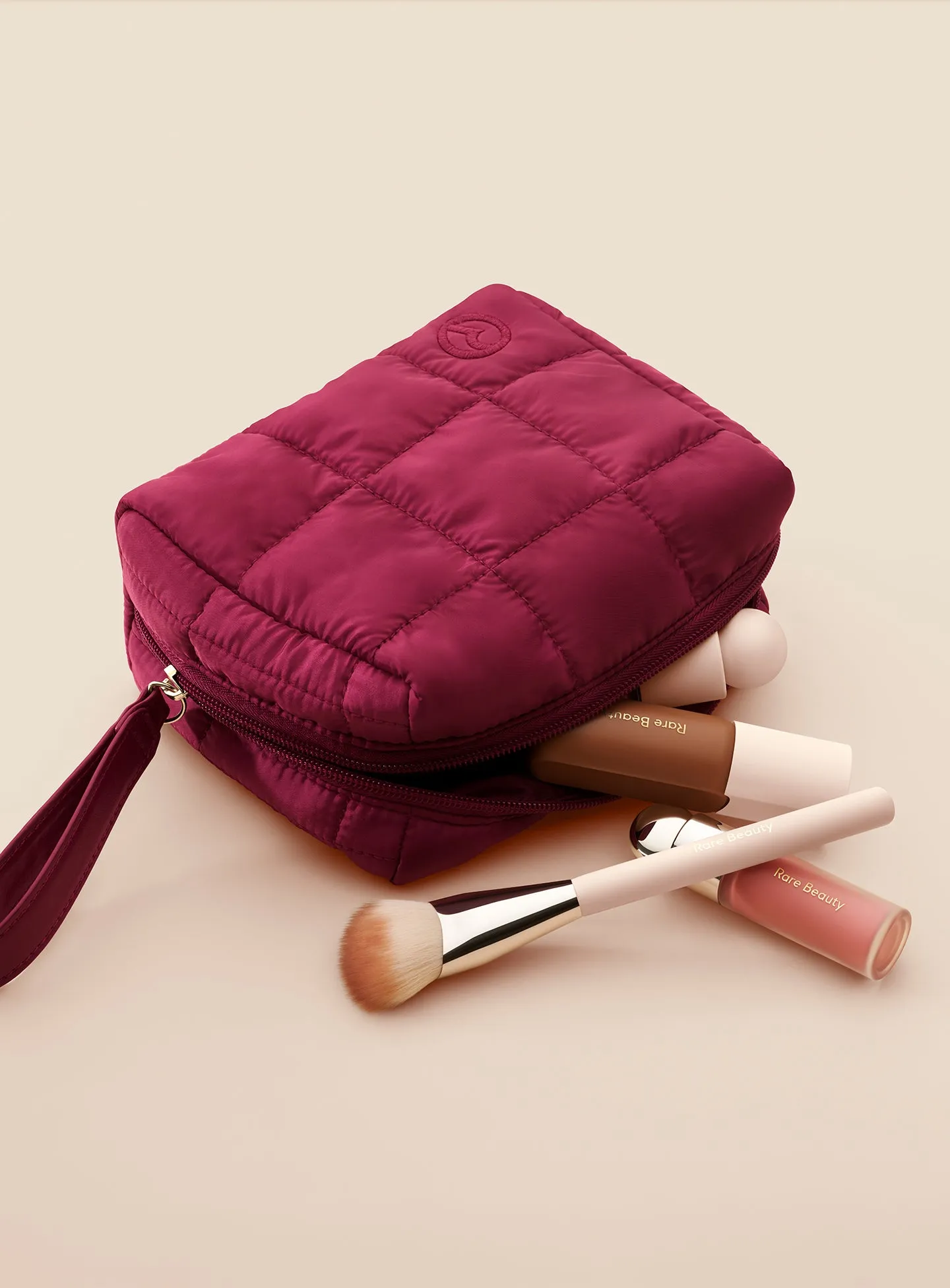 ECOMM-PUFFY-ESSENTIALS-POUCH-MERLOT-03.webp