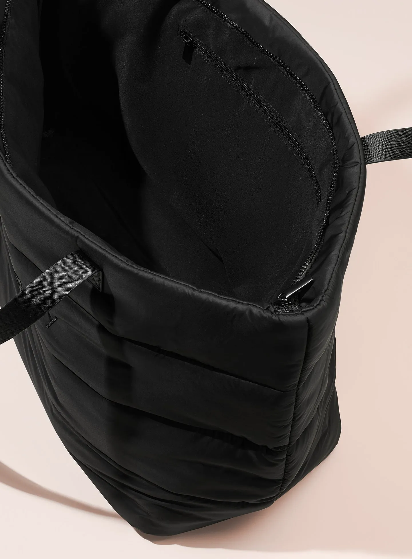 ECOMM-PUFFY-TOTE-TRAVELER-BAG-BLACK-OPEN.webp