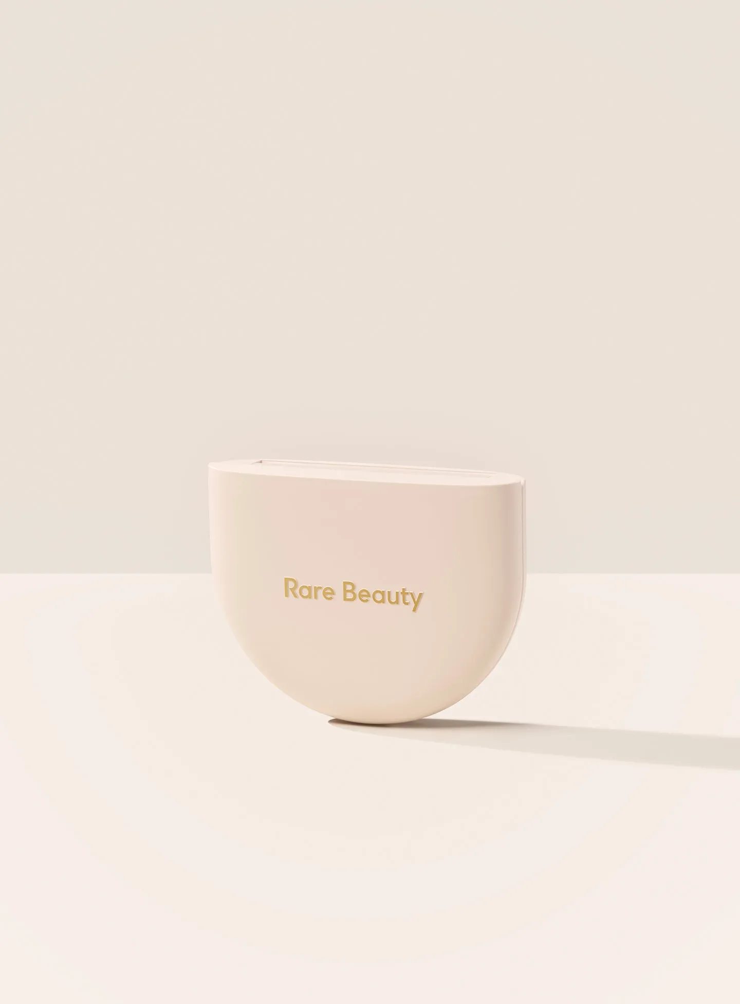 ECOMM-TRUE-TO-MYSELF-TINTED-PRESSED-FINISHING-POWDER-CLOSED.webp