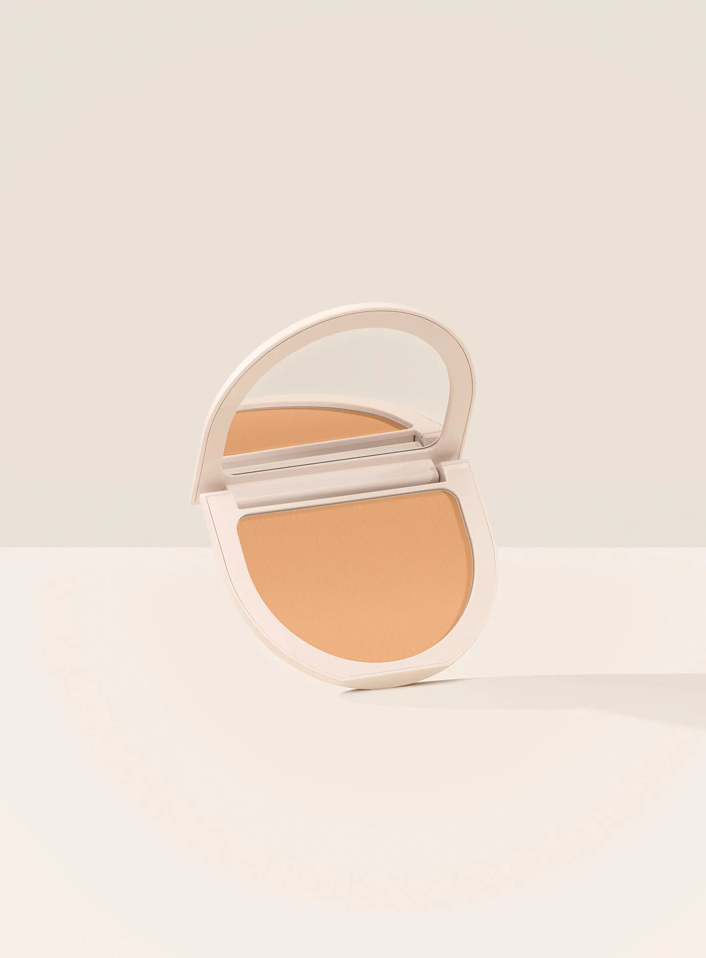 ECOMM-TRUE-TO-MYSELF-TINTED_PRESSED-FINISHING-POWDER-LIGHT-BEIGE.webp
