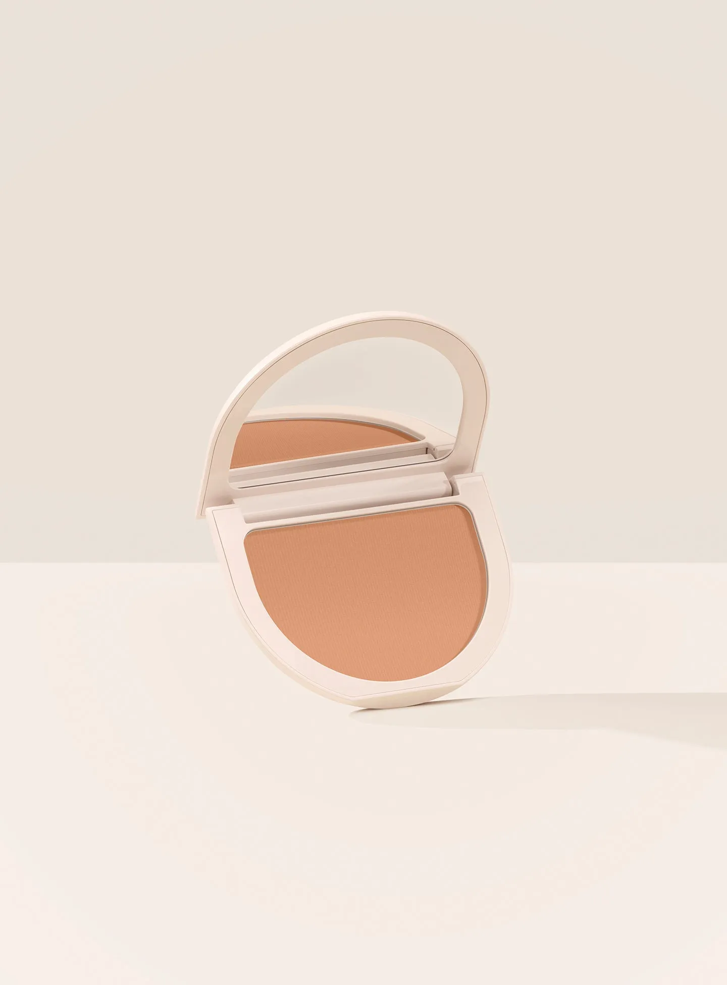 ECOMM-TRUE-TO-MYSELF-TINTED_PRESSED-FINISHING-POWDER-SAND.webp
