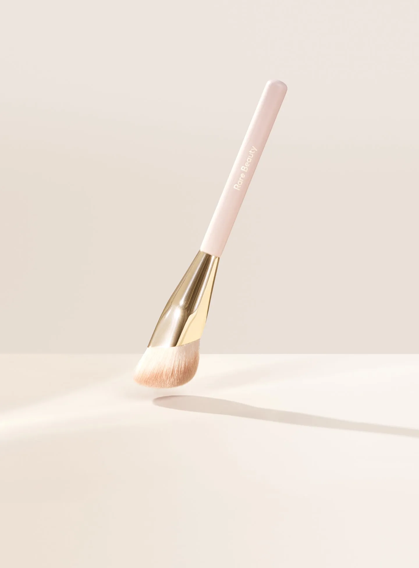 FOUNDATION-BRUSH-SKU-1_b4e67510-3fda-4ca6-a72a-e7b955d788a8.webp