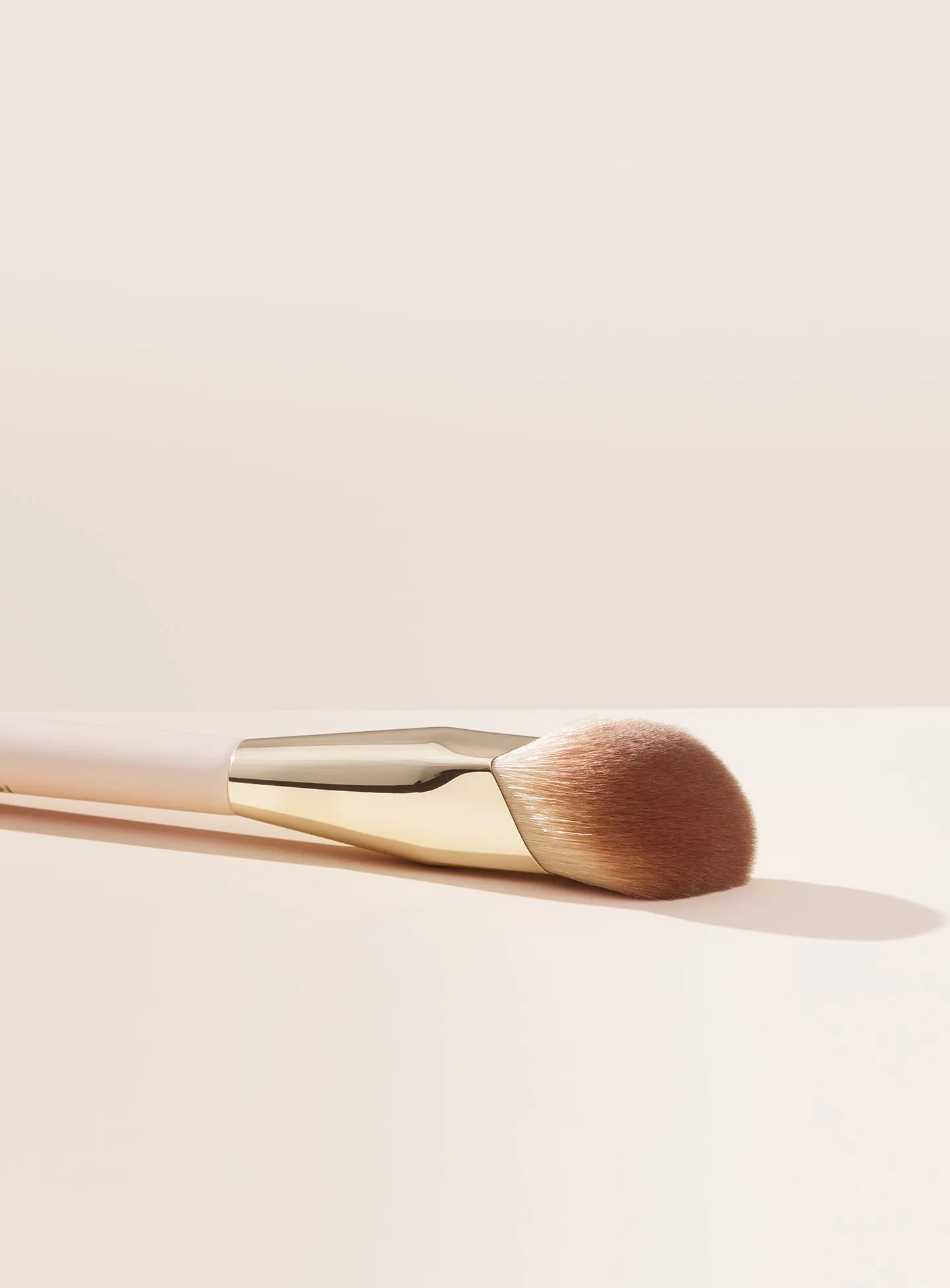 FOUNDATION-BRUSH-SKU-3_b8058a6f-761c-44e6-aeba-025bc259f3ff.webp