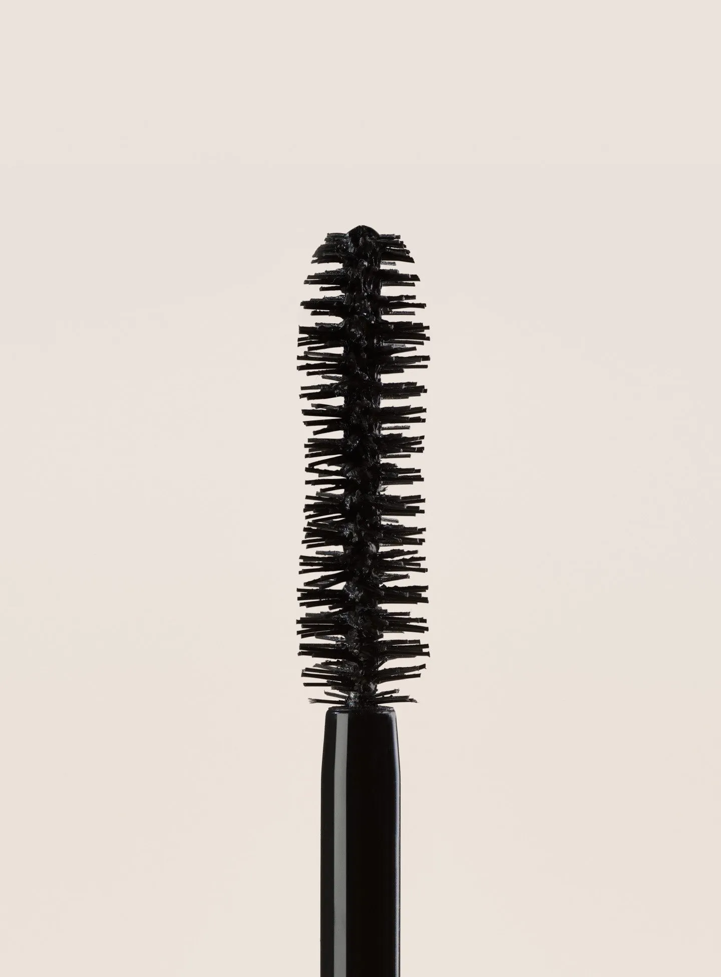 Mascara-Spooly-Detail-SKU.webp