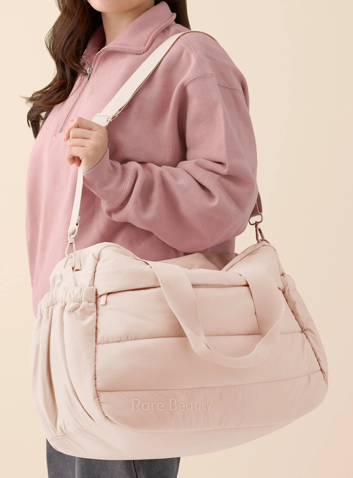 ON-FIGURE-PUFFY-CARRYALL-TOTE-PEACH-01.webp