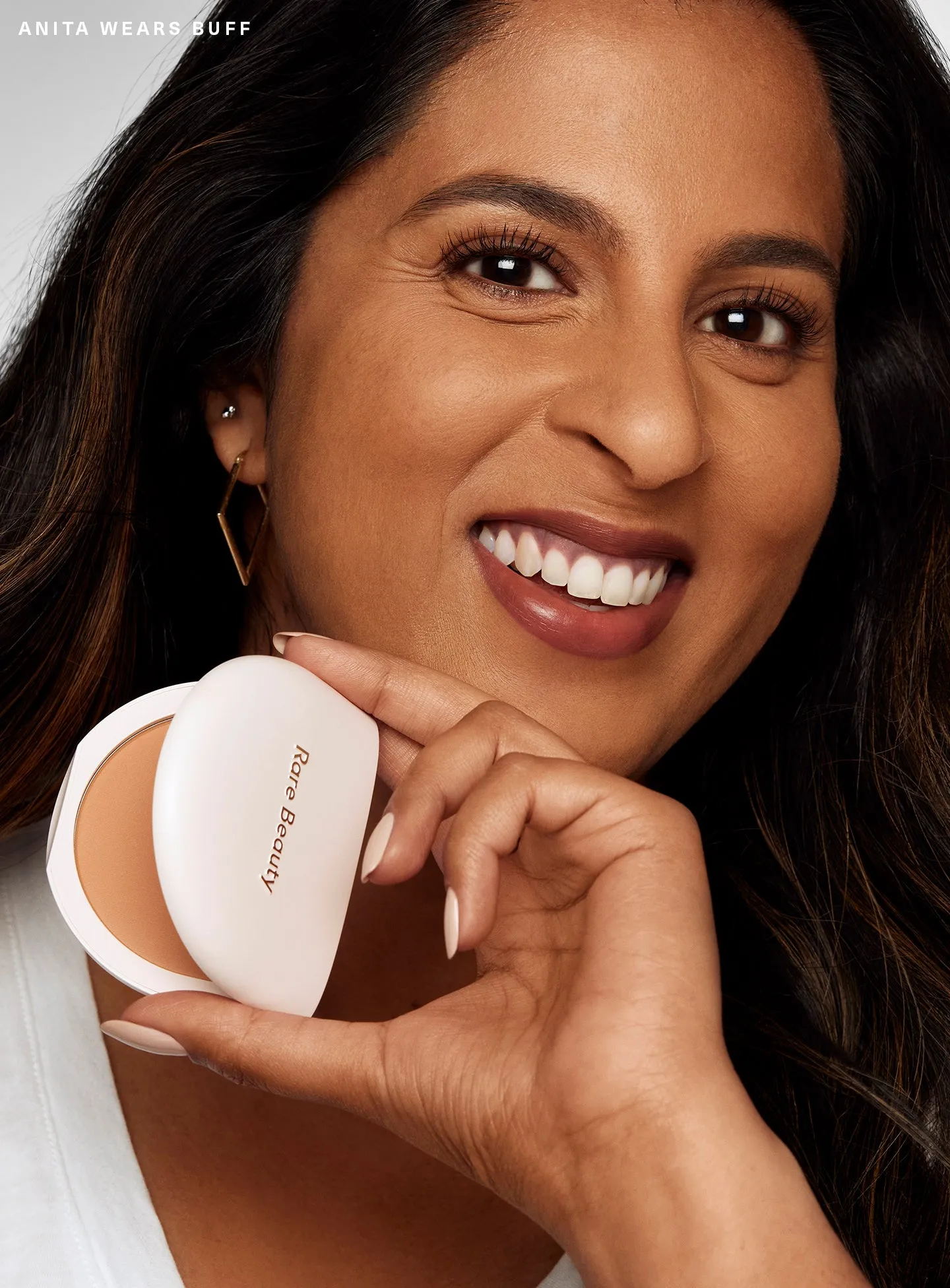 ON-FIGURE-TRUE-TO-MYSELF-TINTED-PRESSED-FINISHING-POWDER-BUFF-01.webp