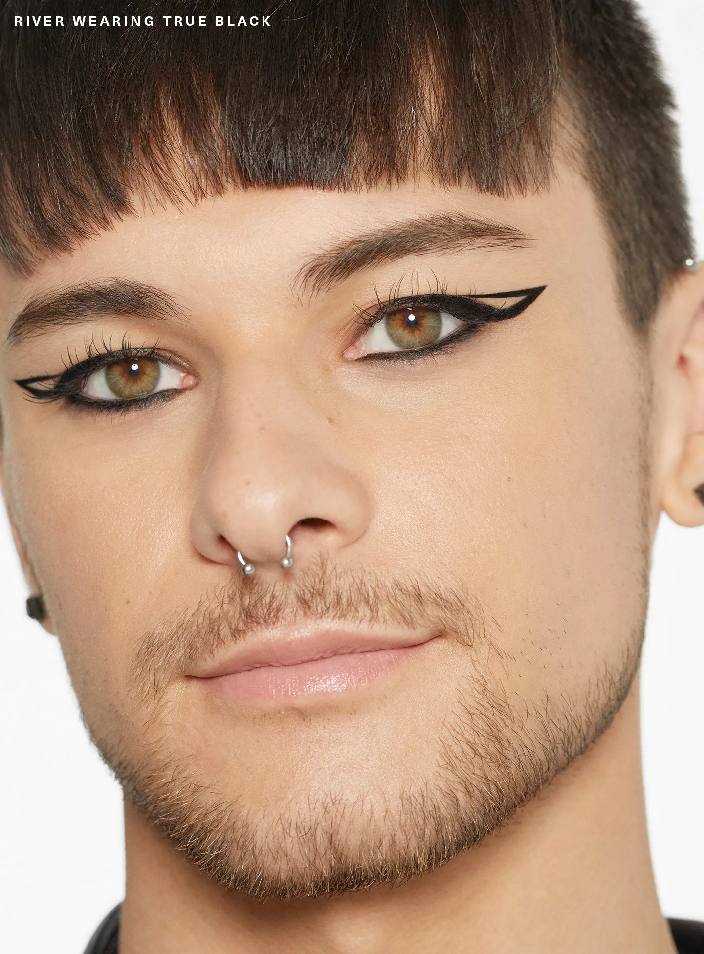 edu-01-perfect-strokes-gel-liner-true-black-1440x1952-1.webp