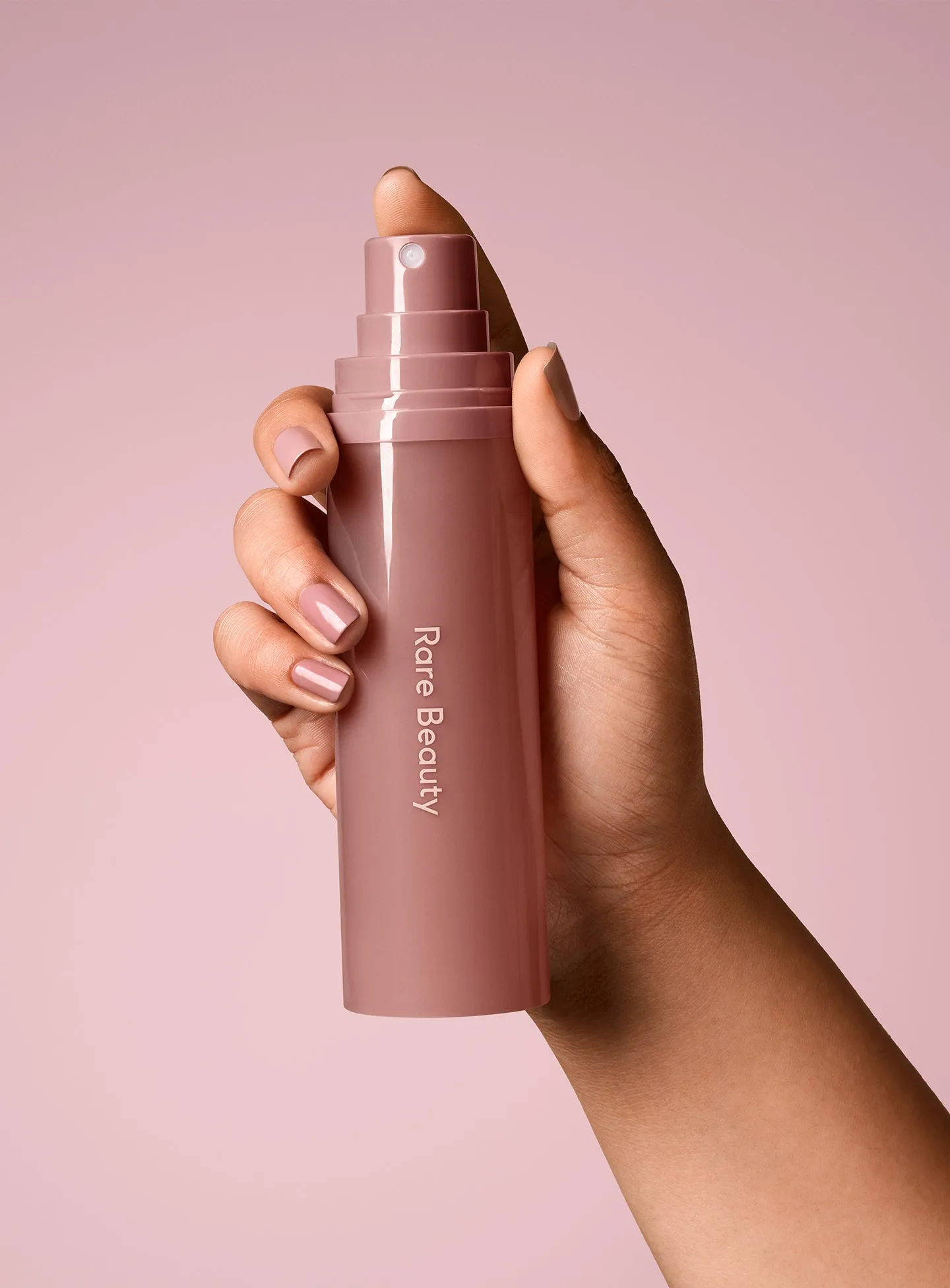 find-comfort-body-hair-fragrance-mist-on-figure-01-1440x1952-2.webp