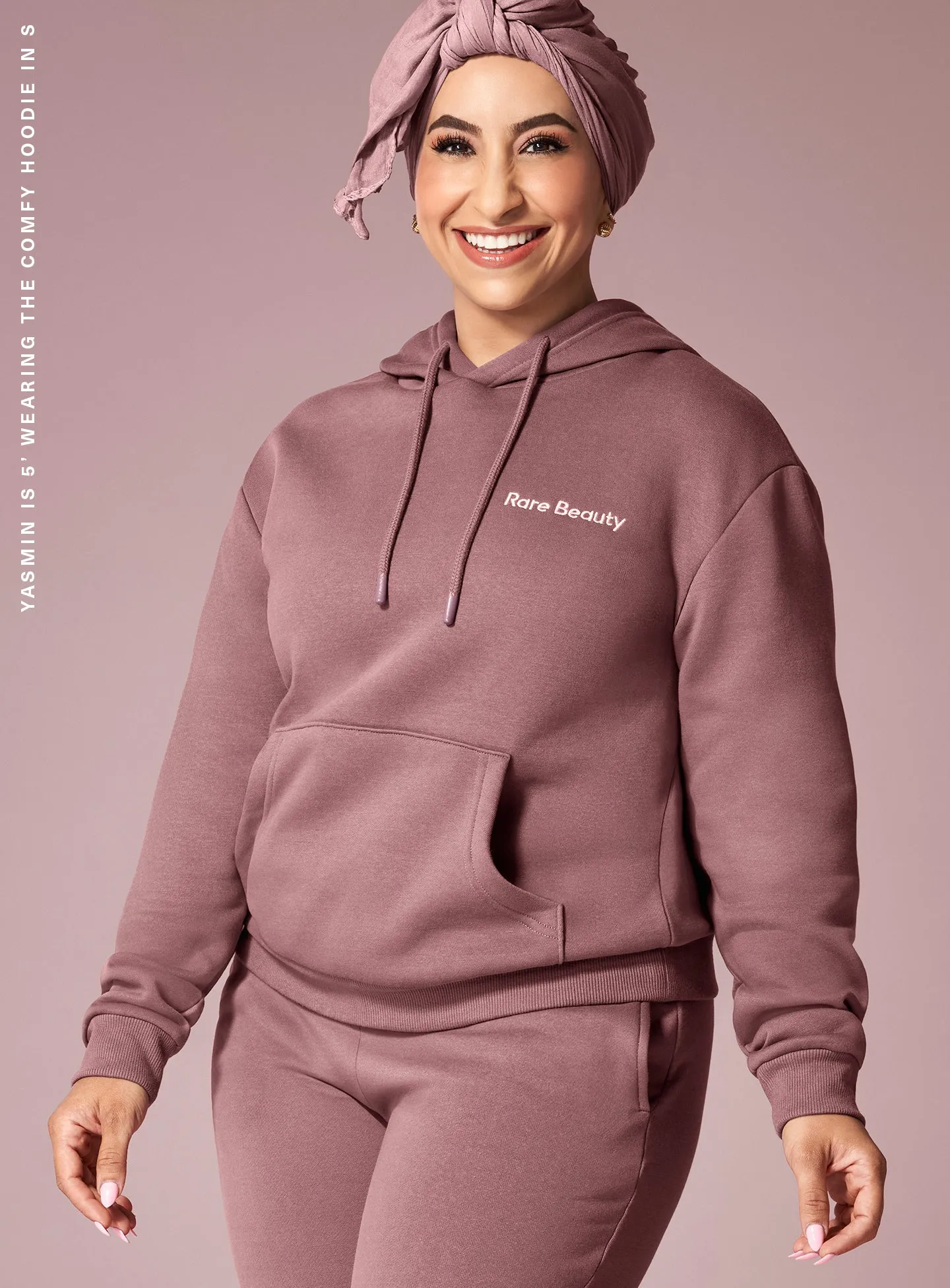 on-figure-comfy-hoodie-yasmin-s-1440x1952-1.webp