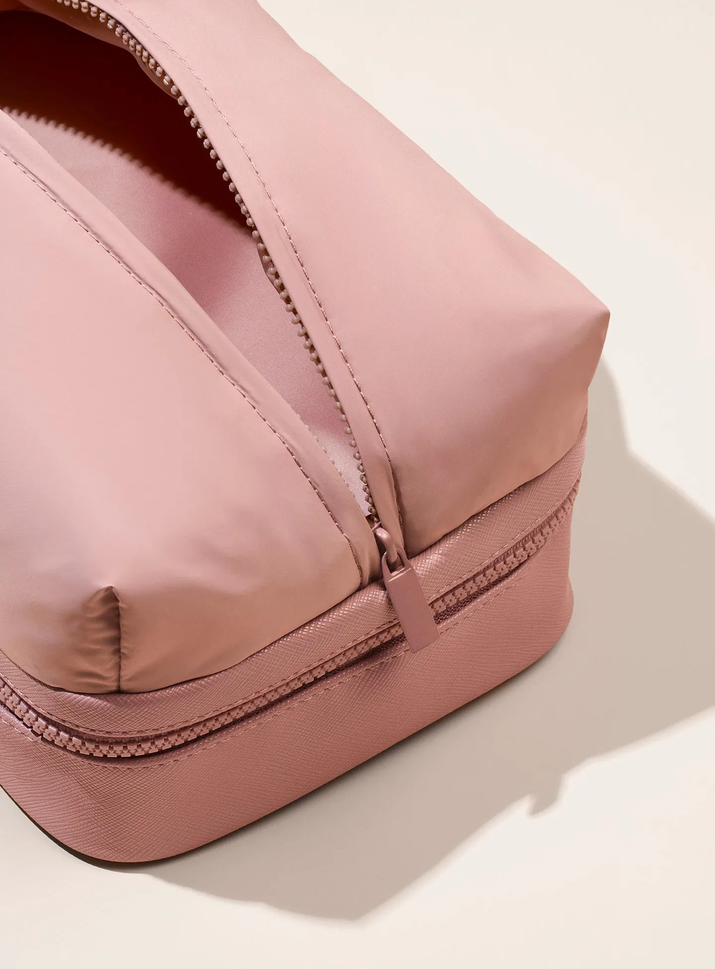 pdp-puffy-toiletry-bag-mauve-top-zip.webp