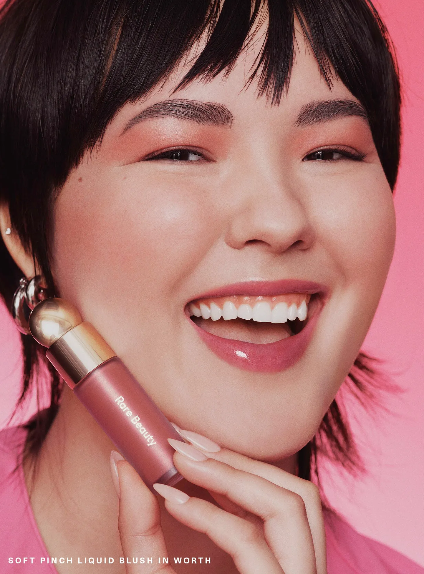 soft-pinch-liquid-blush-on-figure-worth-02-1440x1952-2.webp
